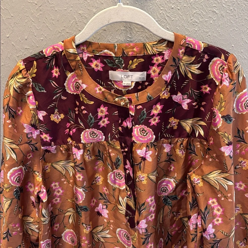 LOFT Shabby Chic Floral Henley Blouse Top Fall Sateen Women’s Petite Medium